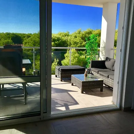 Ada Apartament Vis