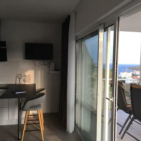 Ada Apartment Vis